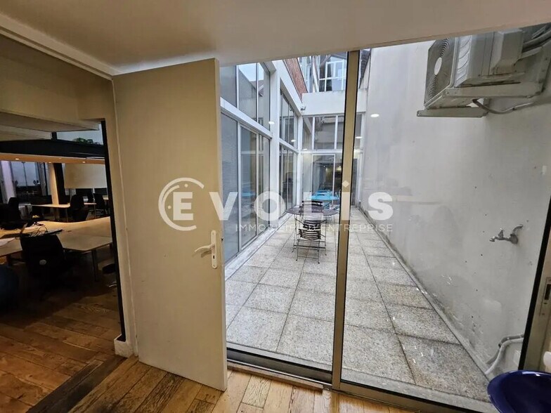 Office in Malakoff for lease - Building Photo - Image 3 of 23