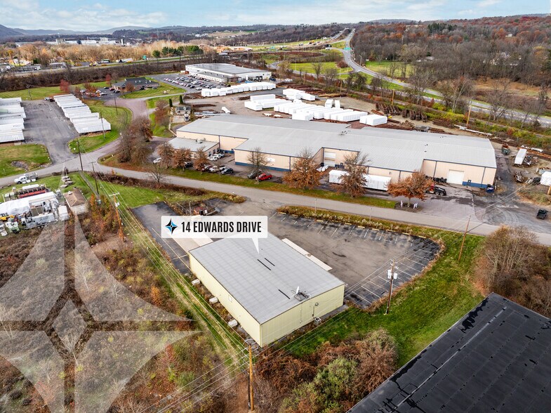 14 Edwards Dr, Bloomsburg, PA à vendre - Photo du bâtiment - Image 2 de 5
