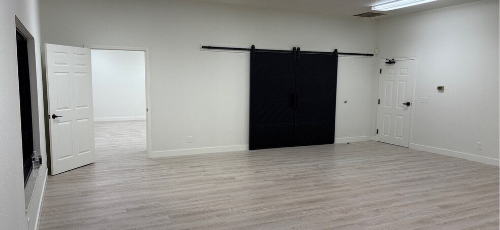 138 Eagle Dr, O'Fallon, IL for lease - Building Photo - Image 2 of 11