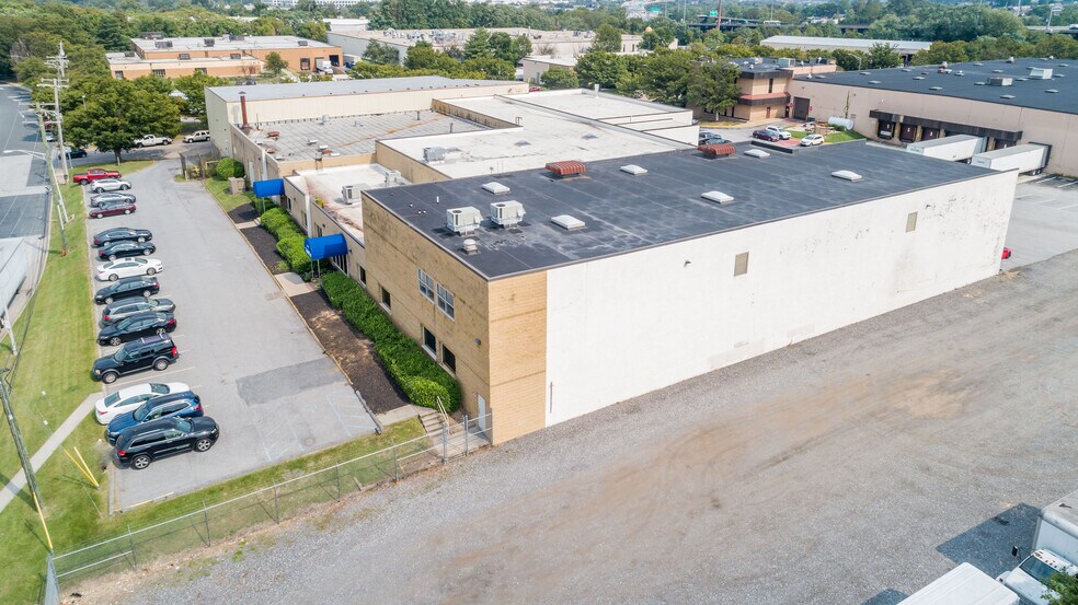 1200 Bernard Dr, Baltimore, MD à louer - Photo du bâtiment - Image 3 de 14