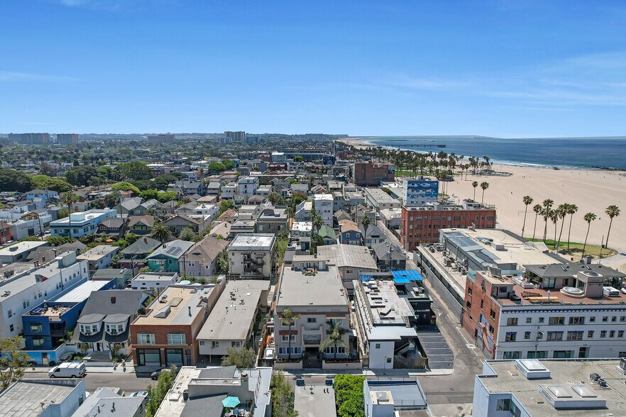 20 Brooks Ave, Venice, CA à vendre - Photo du bâtiment - Image 2 de 4