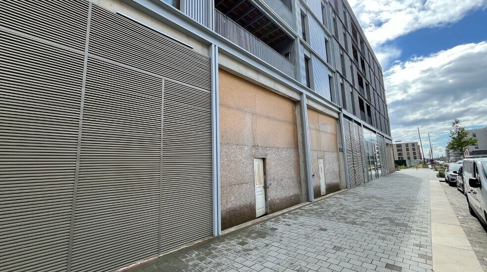 Retail in Bussy-Saint-Georges for lease - Building Photo - Image 2 of 3