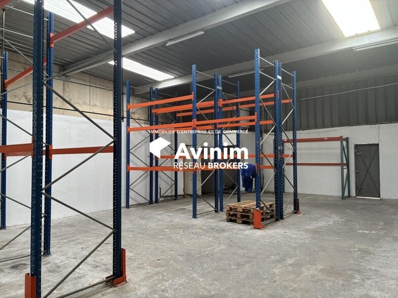 Industrial in Velaux for lease - Interior Photo - Image 3 of 10