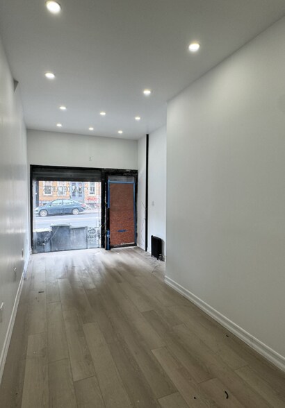 787 Seneca Ave, Ridgewood, NY for lease - Primary Photo - Image 1 of 6