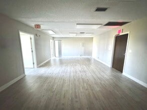 5701 NW 88th Ave, Tamarac, FL for lease Interior Photo- Image 2 of 11