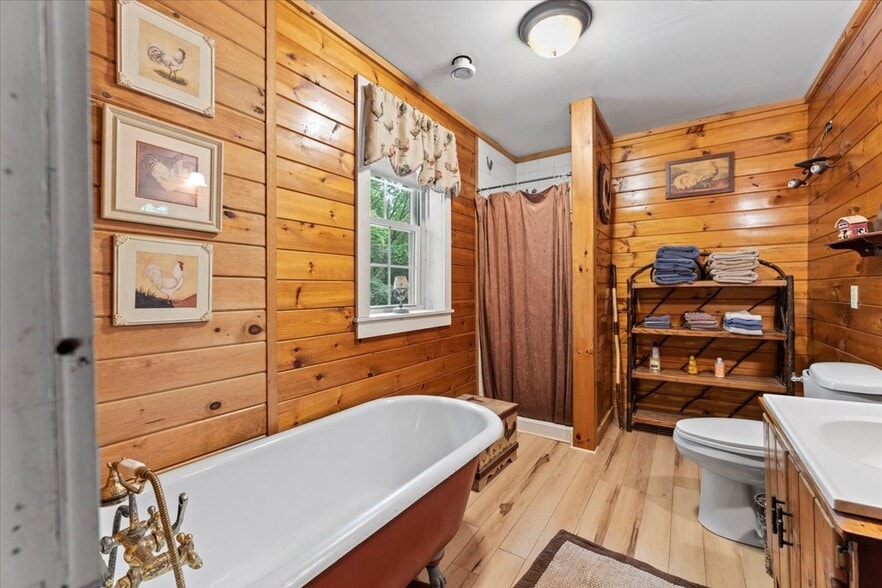 746 Howe Rd, Lake Luzerne, NY for sale - Interior Photo - Image 2 of 40