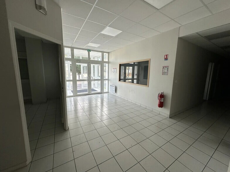 Industrial in Reims for lease - Interior Photo - Image 2 of 4