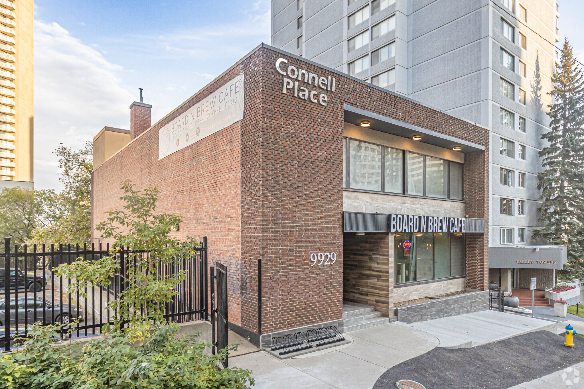 9929 103rd St NW, Edmonton, AB à vendre Photo principale- Image 1 de 1