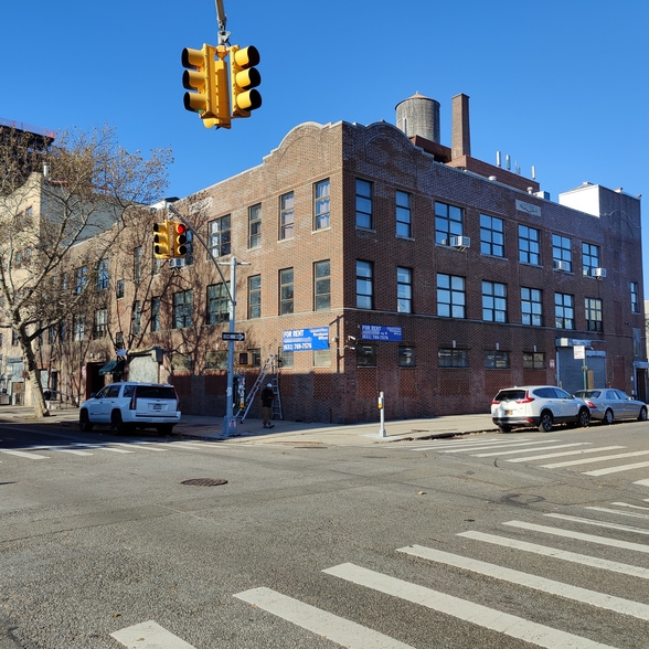 3607 36th Ave, Long Island City, NY for lease - Building Photo - Image 1 of 8