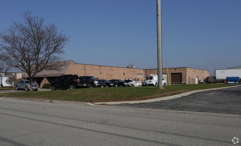 352 Sovereign Rd, London, ON à vendre - Photo du bâtiment - Image 2 de 9