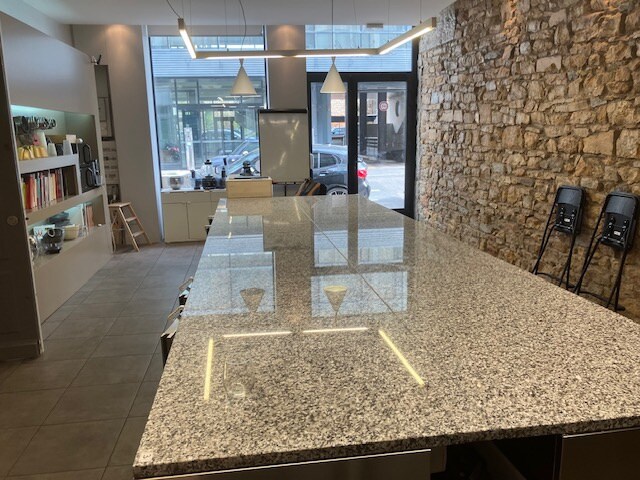 Retail in Lyon for sale - Interior Photo - Image 1 of 18