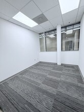 4406 W Linebaugh Ave, Tampa, FL à louer Photo intérieure- Image 2 de 6