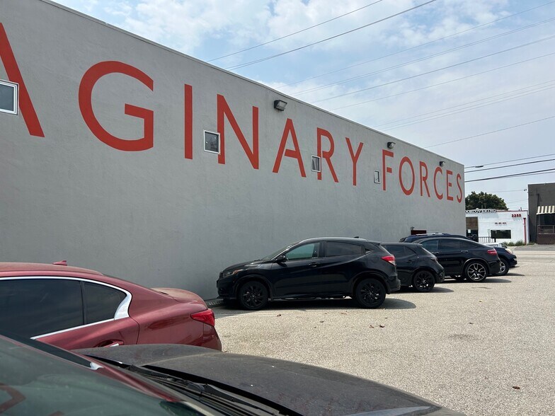 2254 S Sepulveda Blvd, Los Angeles, CA à vendre - Photo du bâtiment - Image 2 de 29