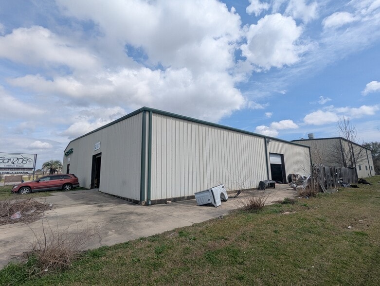 5320 W Parkway St, Groves, TX for sale - Primary Photo - Image 1 of 42