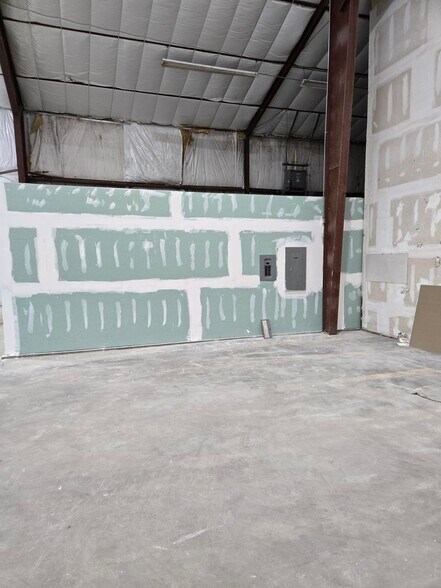 181-185 Sabre Dr, Sebring, FL à louer - Photo du bâtiment - Image 2 de 13