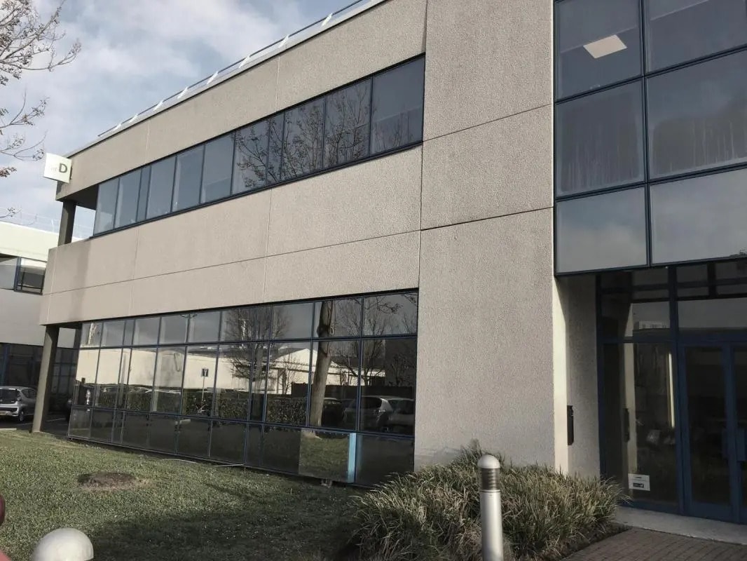 Flex in Gennevilliers for lease Building Photo- Image 1 of 3