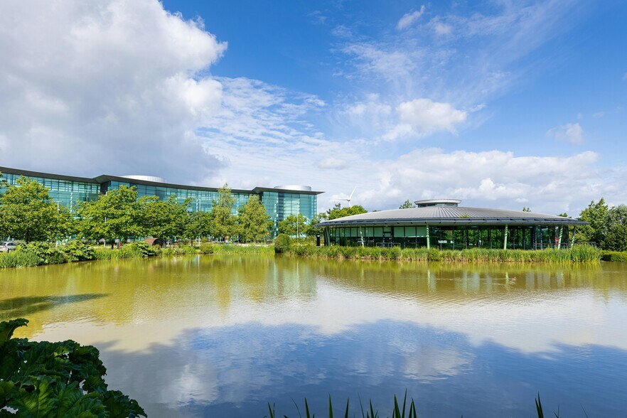 Basingstoke Rd, Reading à louer - Photo du bâtiment - Image 2 de 21