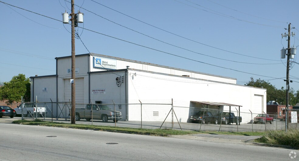 3641 Commerce Ave, Fairfield, AL à vendre - Photo du bâtiment - Image 2 de 5
