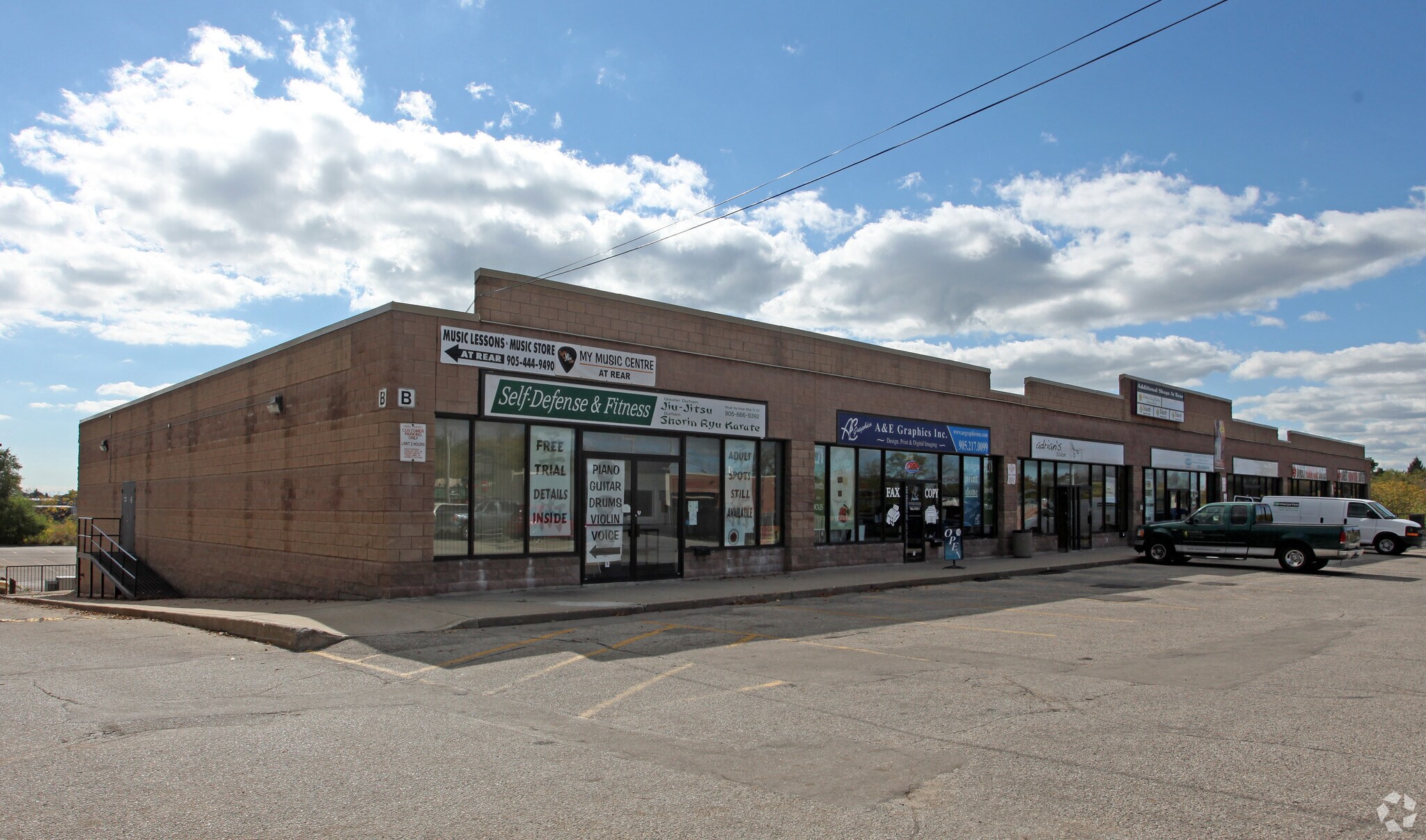 1121 Dundas St, Whitby, ON à vendre Photo principale- Image 1 de 1