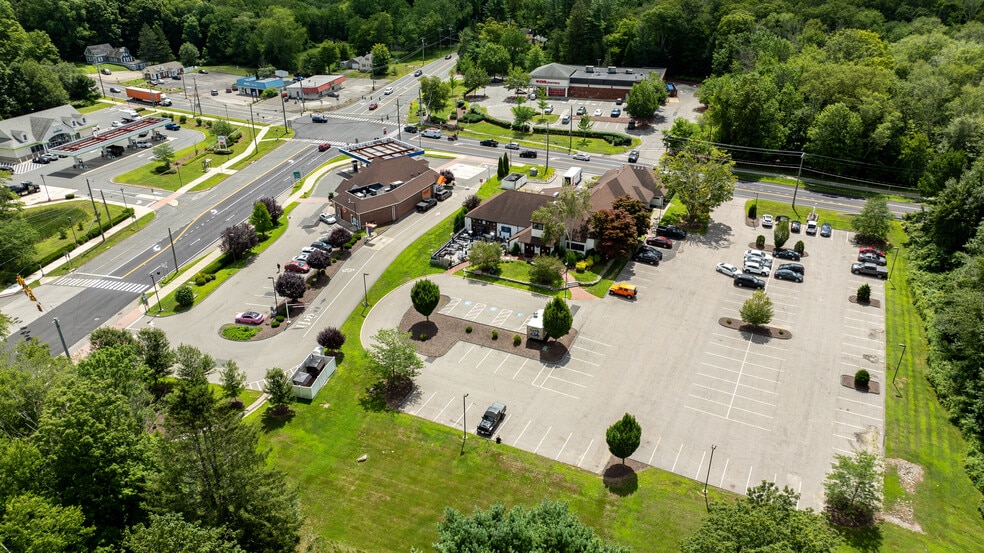 Villages At Four Corners - Redevelopment portefeuille de 2 propriétés à vendre sur LoopNet.ca - Photo du bâtiment - Image 2 de 9