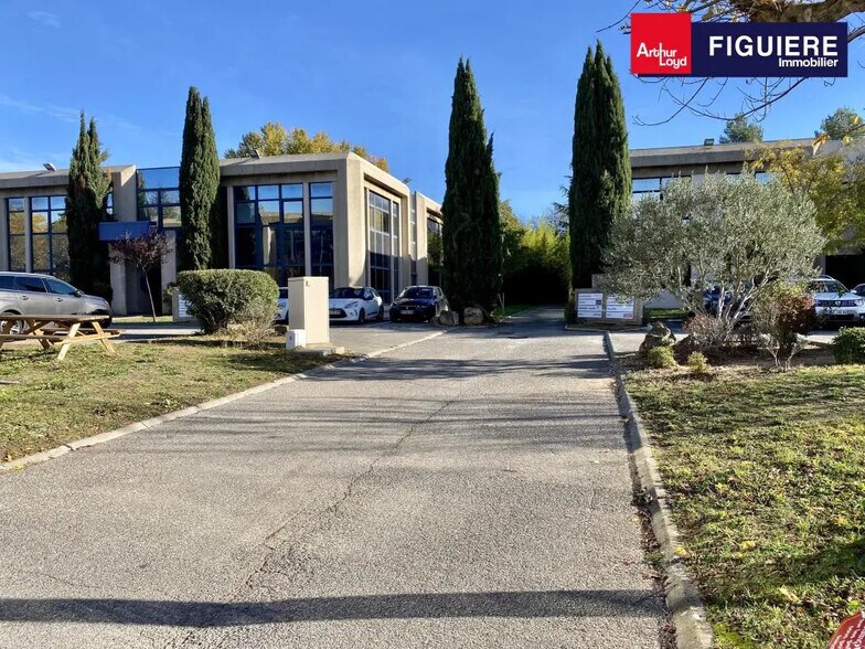 Office in Meyreuil for lease - Building Photo - Image 3 of 17