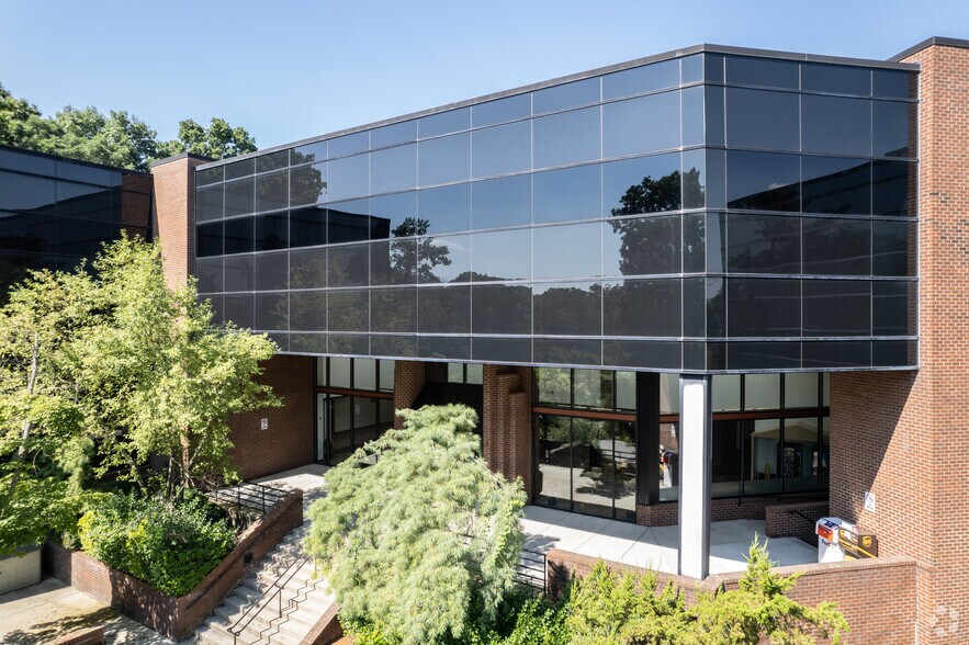 1200 MacArthur Blvd, Mahwah, NJ à louer - Photo du bâtiment - Image 3 de 7