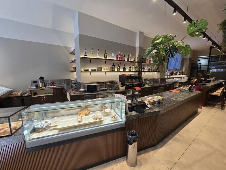 Retail in Barcelona, Barcelona for lease - Building Photo - Image 1 of 1