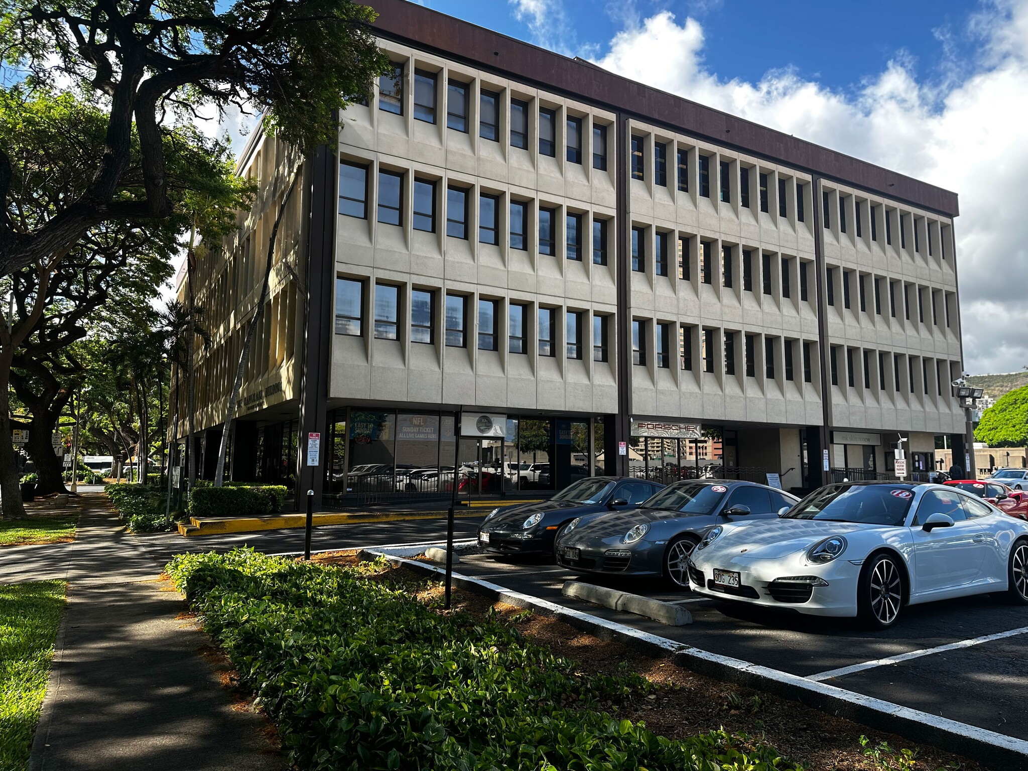 600 Kapiolani Blvd, Honolulu, HI for lease Building Photo- Image 1 of 9