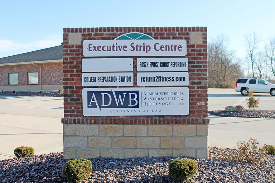 2918-2922 N Center St, Maryville, IL for lease - Building Photo - Image 3 of 9