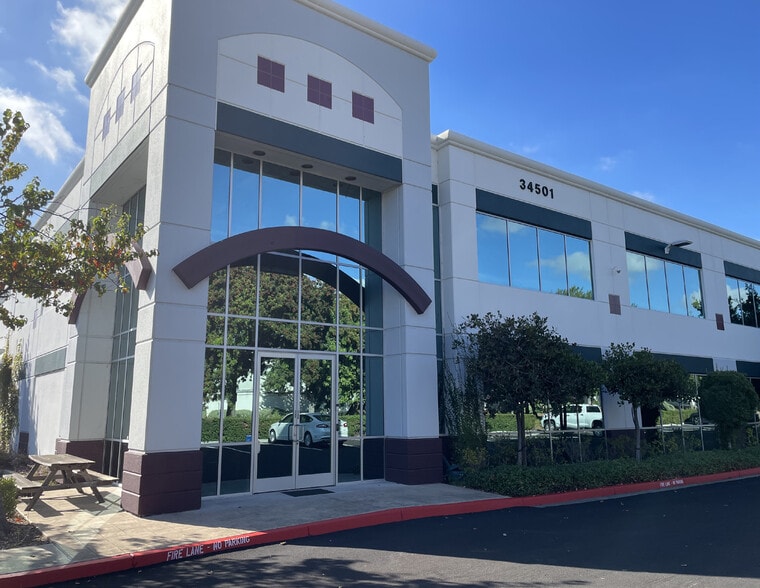 34501 7th St, Union City, CA à louer - Photo du bâtiment - Image 2 de 6