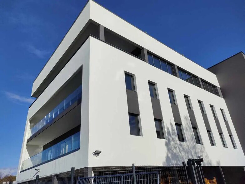 Office in Mérignac for lease - Building Photo - Image 2 of 11