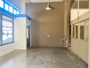 555 NW Park Ave, Portland, OR for lease Interior Photo- Image 2 of 6