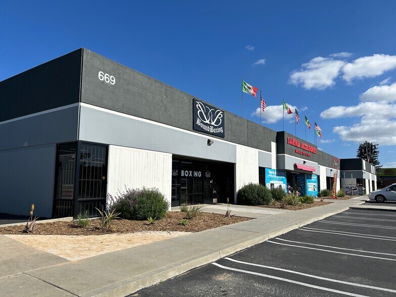 651 Palomar St, Chula Vista, CA à louer - Photo du bâtiment - Image 2 de 6