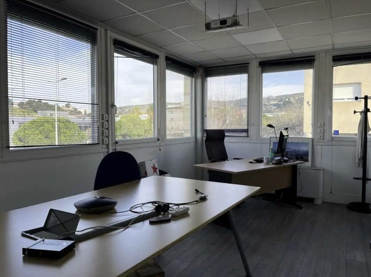 4 Rue Henri Et Antoine Maurras, Marseille, BDR 13016 - - - Interior Photo - Image 2 of 10