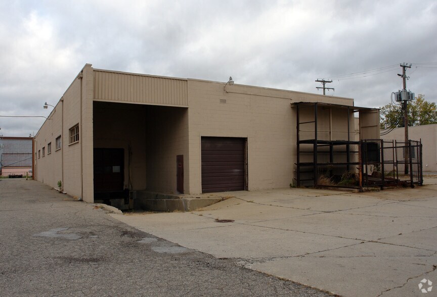 24326-24330 Sherwood, Center Line, MI à louer - Photo du bâtiment - Image 3 de 4