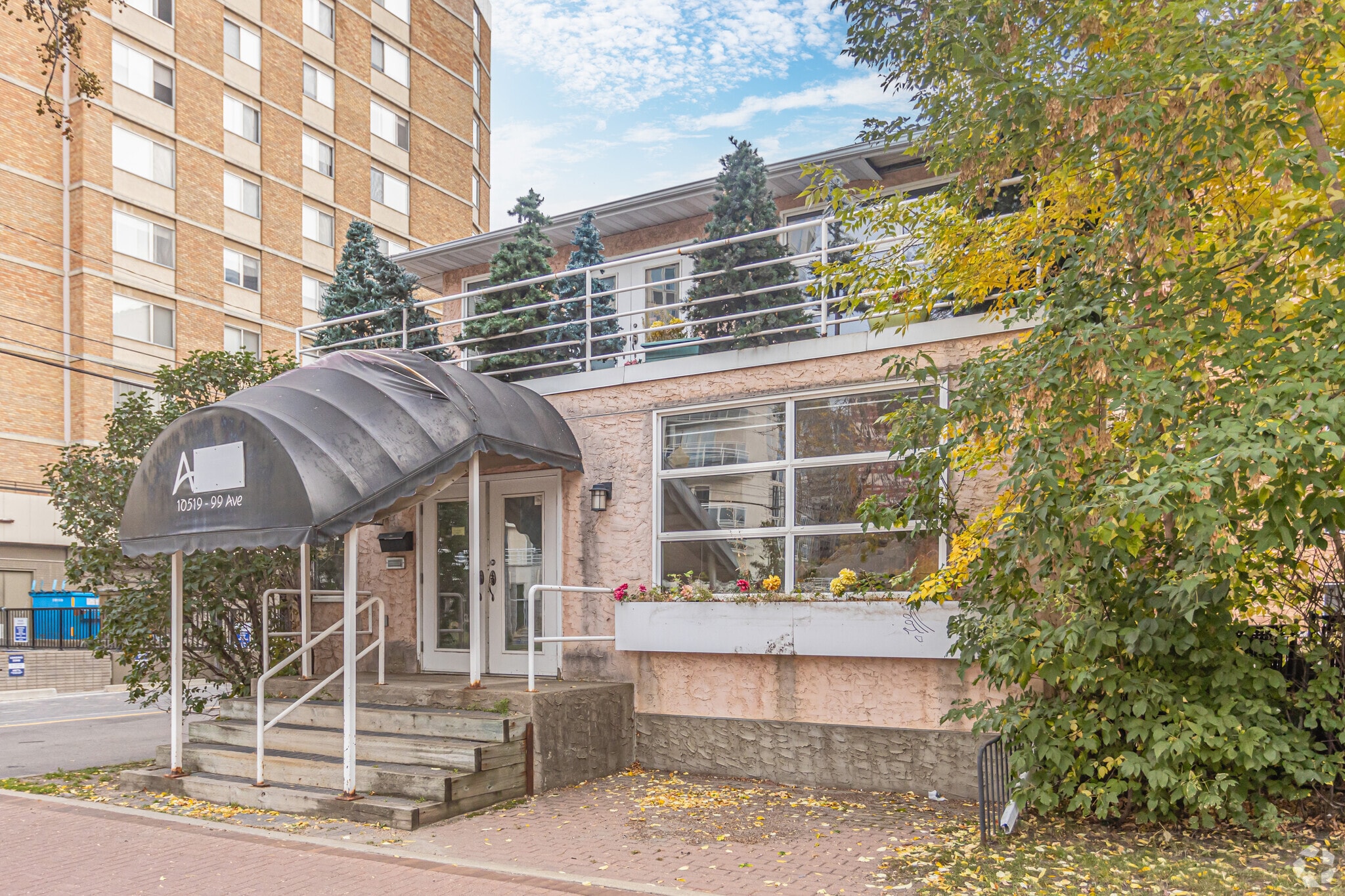 10519 99th Ave NW, Edmonton, AB for lease Primary Photo- Image 1 of 6