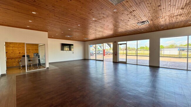 Plus de détails pour 738 W Harlan Ave, San Antonio, TX - Commerce de détail à vendre