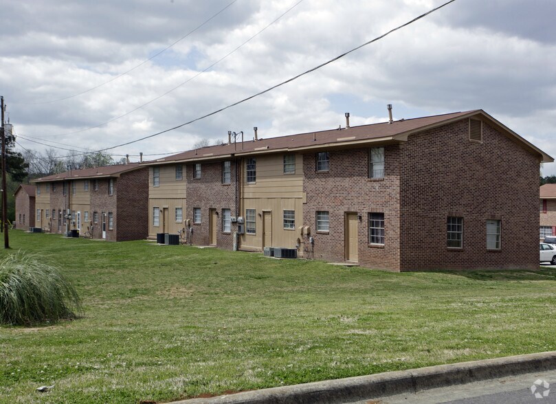 500 Sloan Ave W, Talladega, AL à vendre - Photo du bâtiment - Image 2 de 4