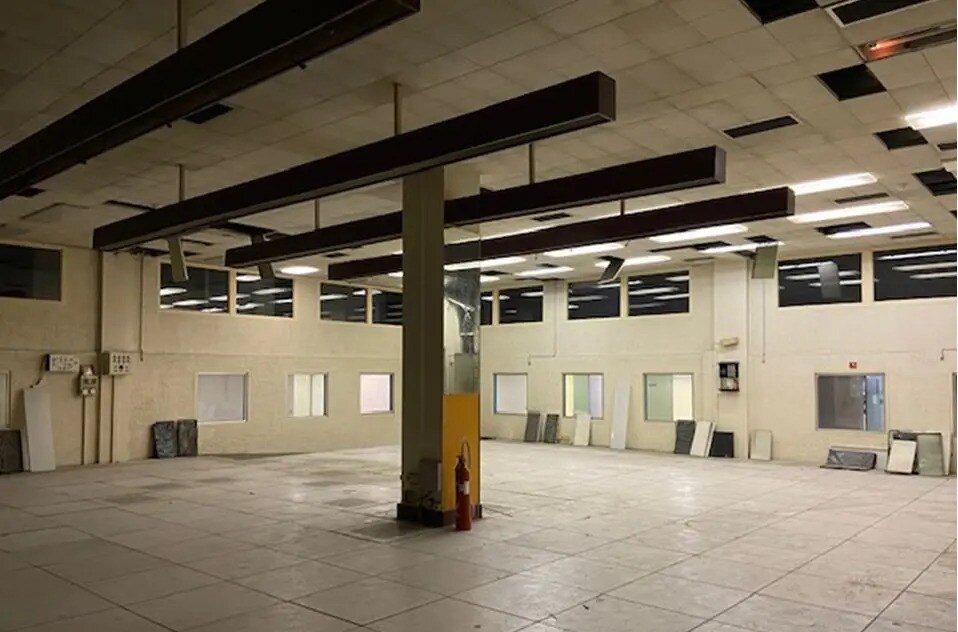 Local d'activités dans Saint-Cloud à vendre Photo du bâtiment- Image 1 de 4