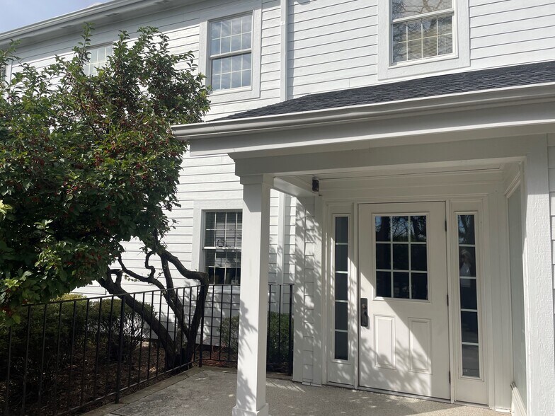 473 Dunham Rd, St Charles, IL for lease - Building Photo - Image 3 of 8