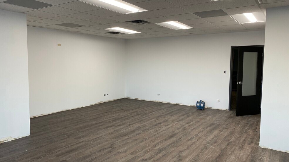 6851 S Holly Cir, Centennial, CO à louer - Photo intérieure - Image 3 de 11