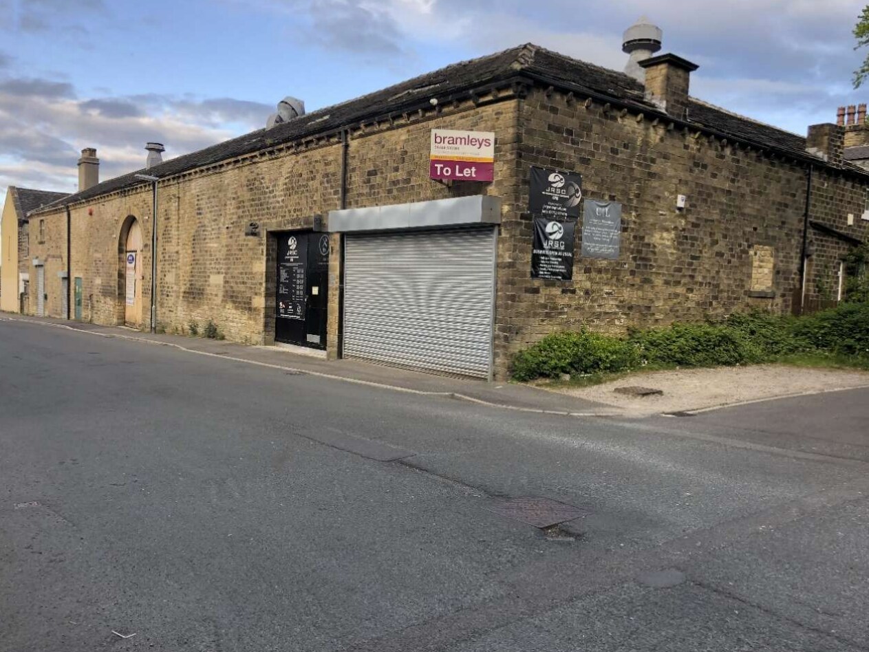 1 Ruth St, Huddersfield à louer Photo principale- Image 1 de 2