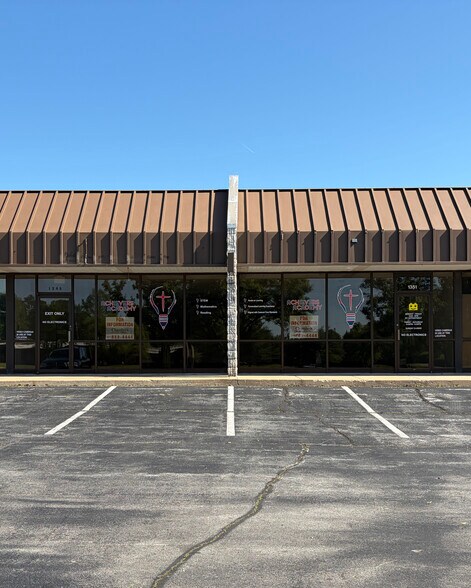 1333-1353 E Montclair St, Springfield, MO for lease - Primary Photo - Image 1 of 7