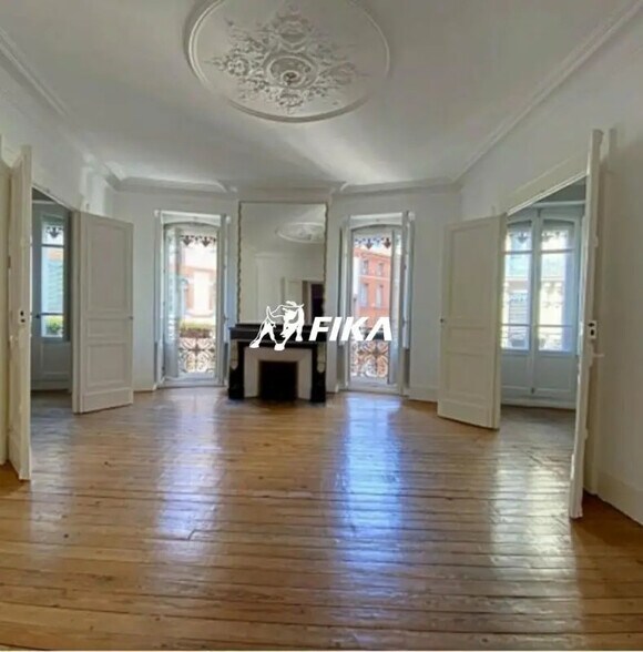 Office in Toulouse for lease - Interior Photo - Image 1 of 10