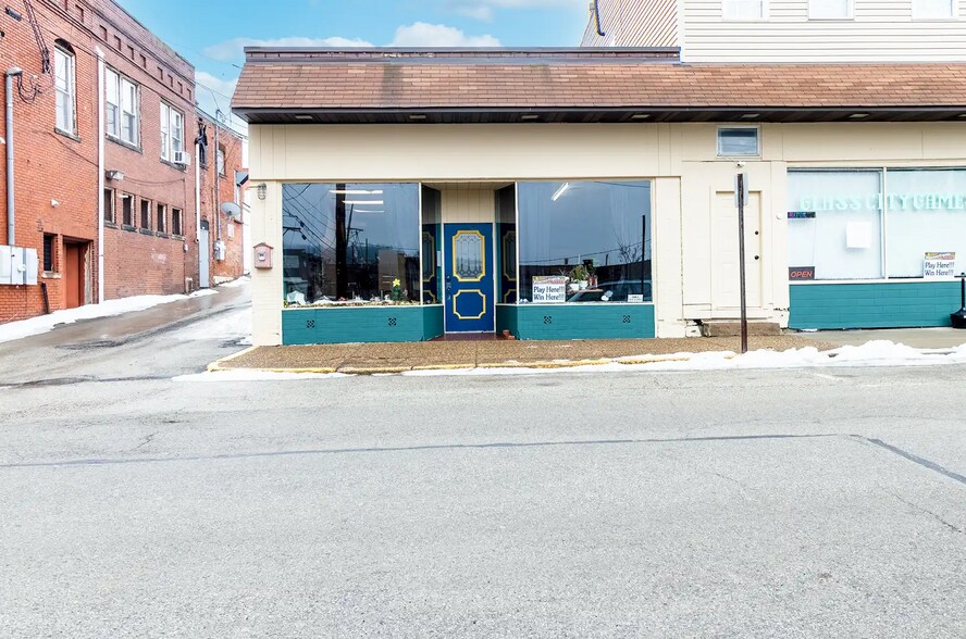 212 S 4th St, Jeannette, PA à louer - Photo du bâtiment - Image 2 de 15