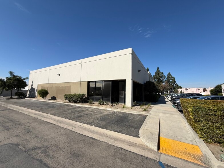 12610 WESTMINSTER Ave, Garden Grove, CA for lease - Building Photo - Image 2 of 6