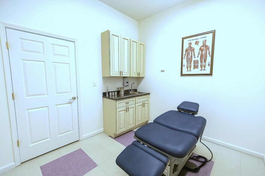 3703 92nd St, Jackson Heights, NY à louer - Photo du bâtiment - Image 3 de 15