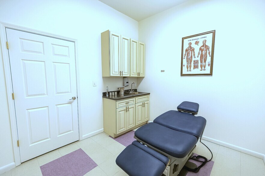 3703 92nd St, Jackson Heights, NY à louer - Photo du bâtiment - Image 3 de 15