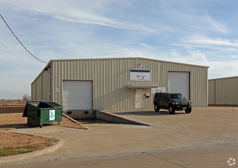 208 Industrial Dr, Forney, TX à louer - Photo du bâtiment - Image 3 de 3