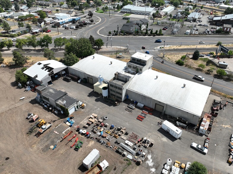 1621 N Spruce St, La Grande, OR à vendre - Photo du bâtiment - Image 2 de 27